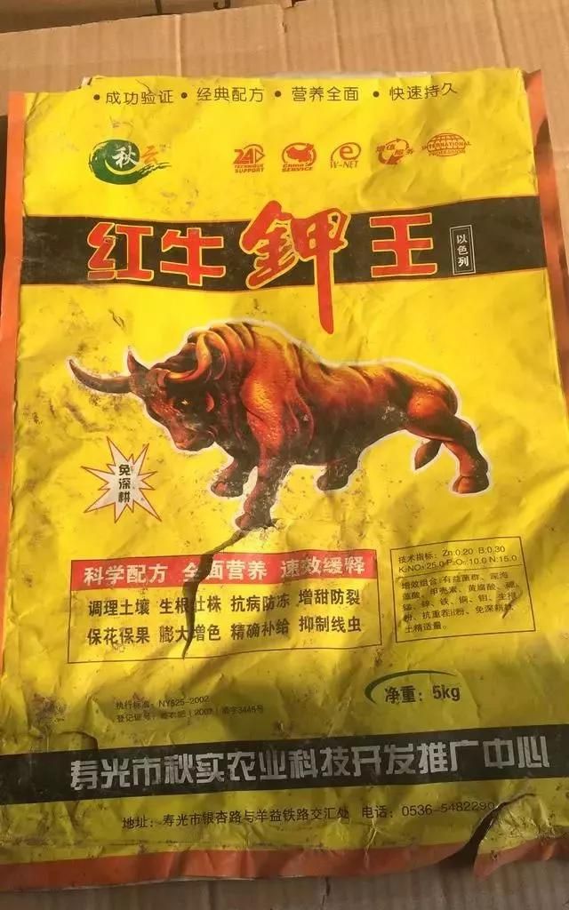 這些化肥不要買了，看包裝袋就知道是假的！別上當